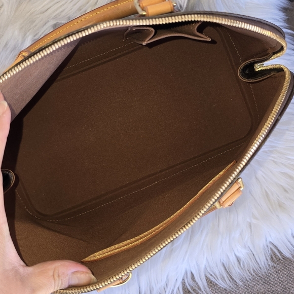 Authentic Louis Vuitton Alma PM - Picture 10 of 17